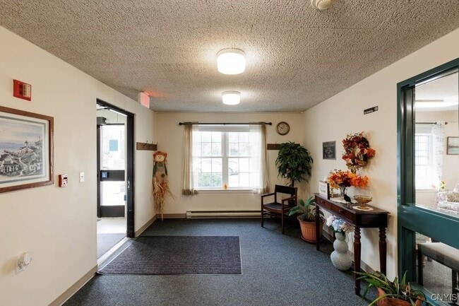 Building Photo - 224 Leray St