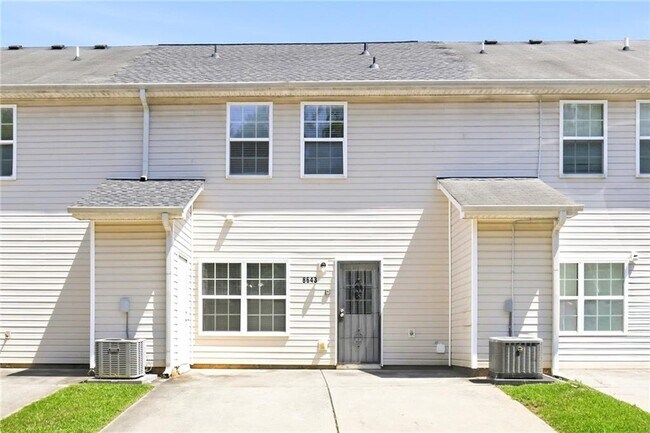 Building Photo - 8643 Thomas Ln