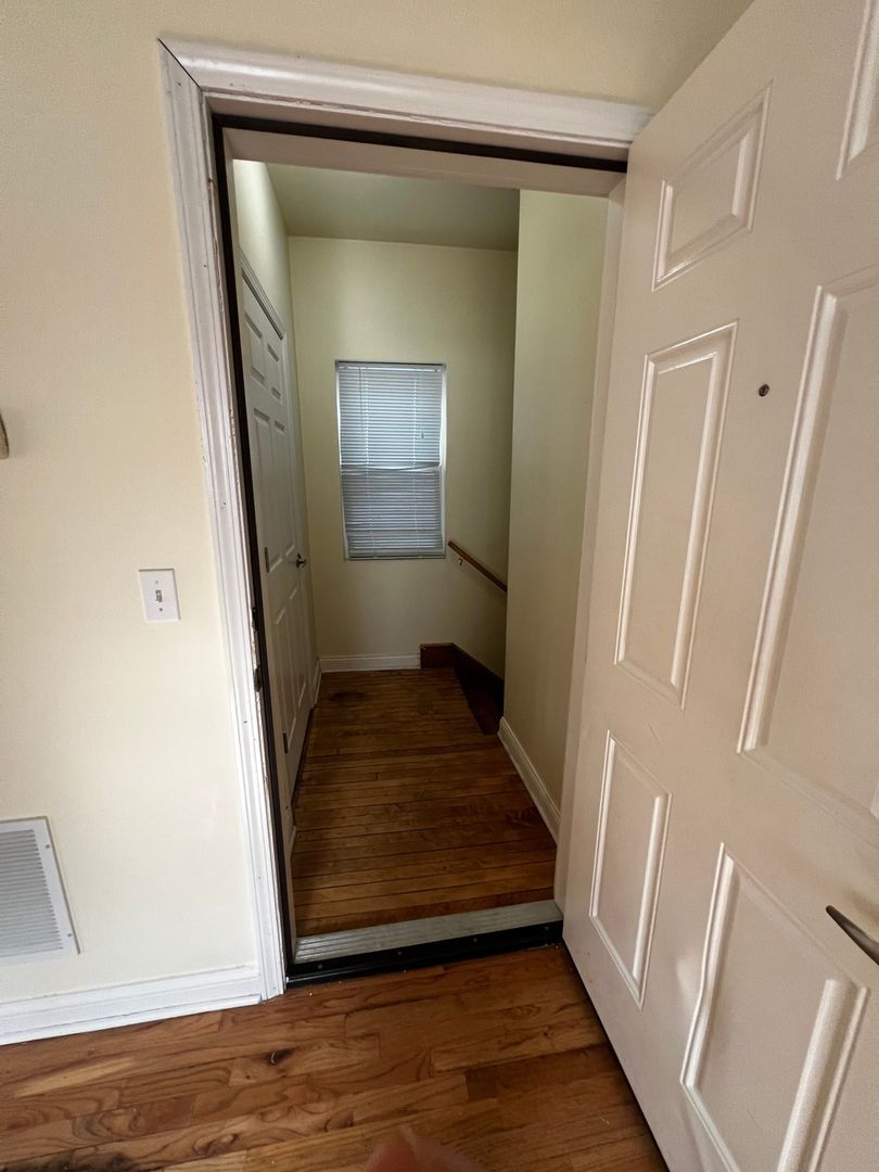 Building Photo - 4528 S Hermitage Ave