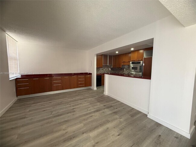 Building Photo - 20200 W Country Club Dr