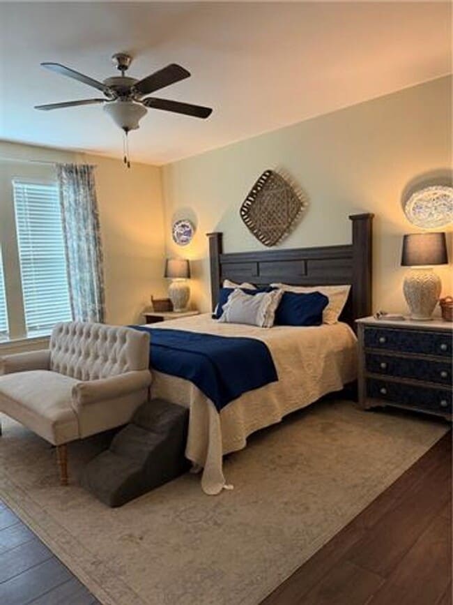 Building Photo - Welcome home to this **beautiful 4-bedroom, 2-bath rental