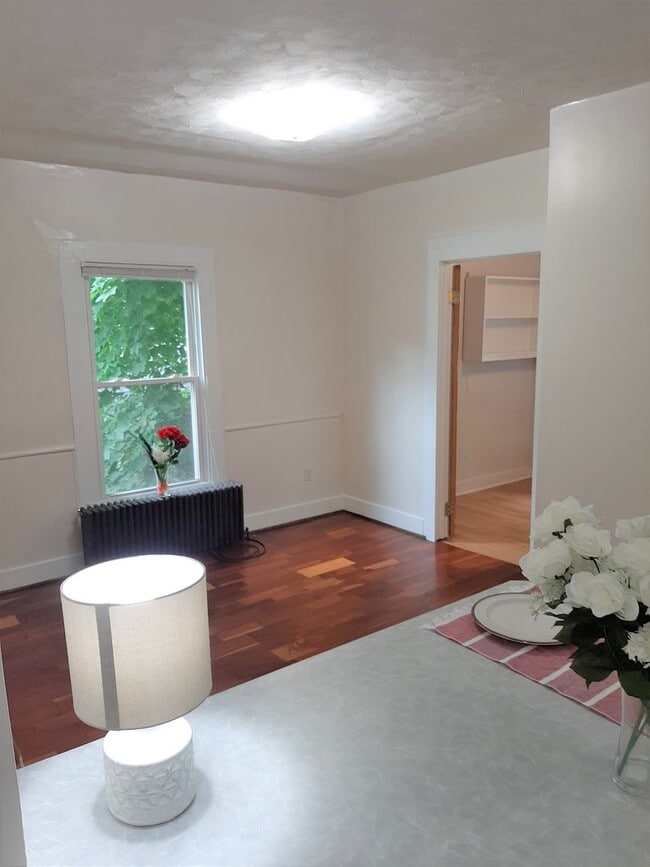 Building Photo - 222 Pleasant St