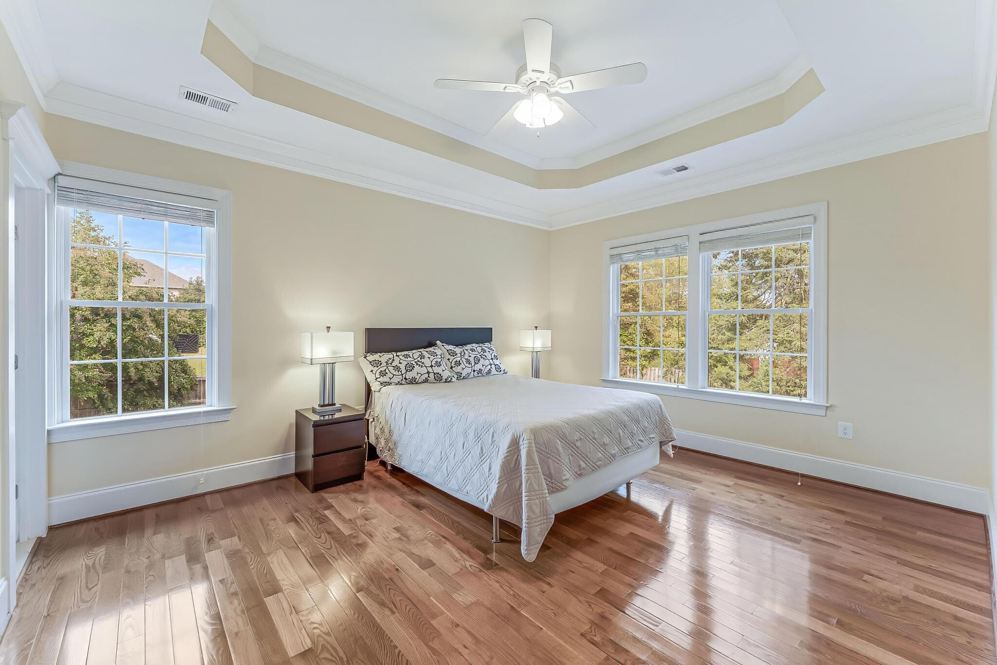 Building Photo - 829 Golden Arrow St