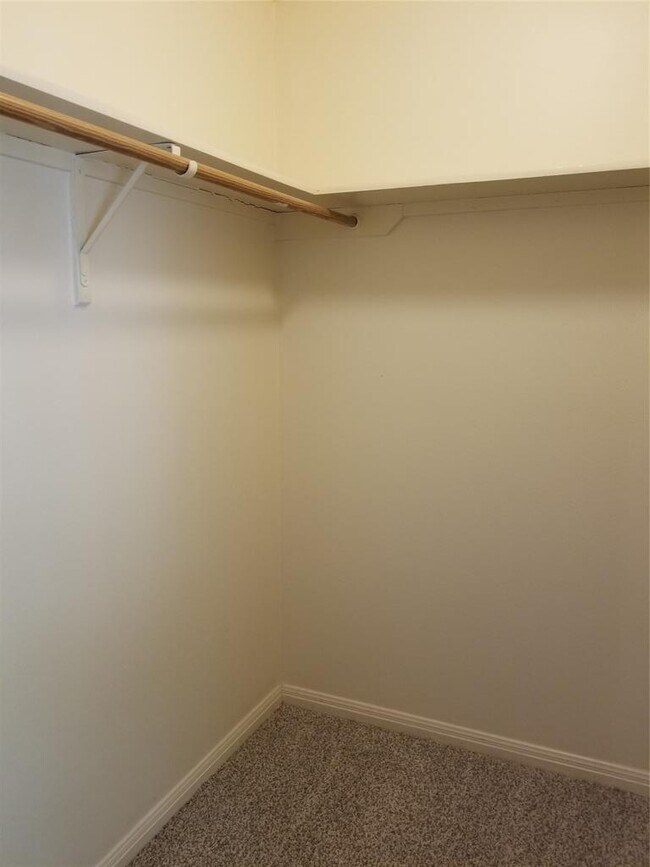 Building Photo - 2928 Thrushwood Dr