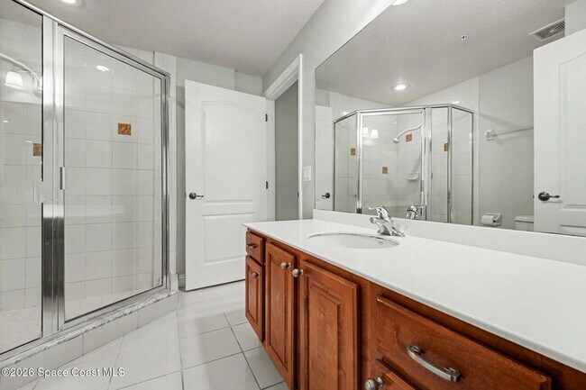 Building Photo - 601 N Miramar Ave