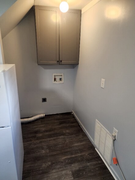 Building Photo - 44 Wayside Dr SW
