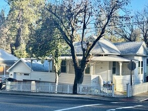 Building Photo - 2 bedroom Victorian era upstairs Flat walk to downtown Nevada City