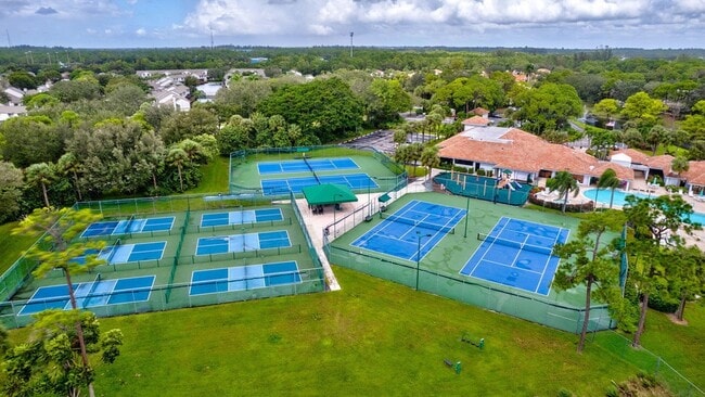 Building Photo - 2769 Pointe Cir