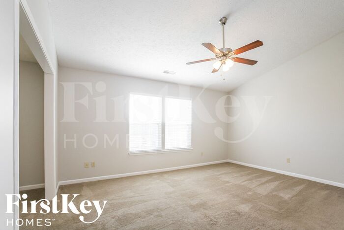 Building Photo - 2547 Greythorne Dr