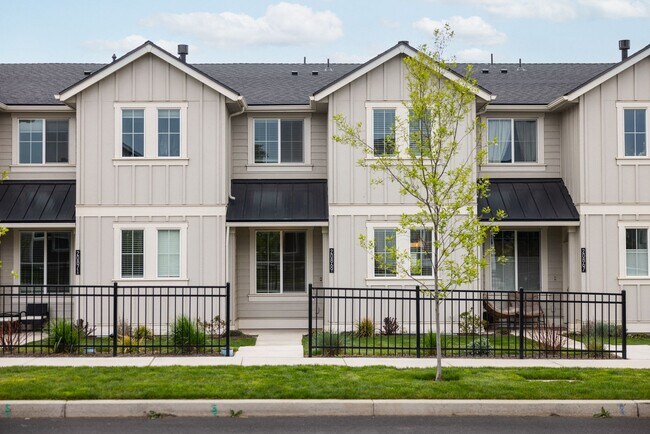 Building Photo - Brand New and Spacious 3 bed/3 bath w/ Garage. Pets OK!