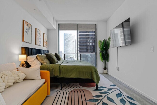 Building Photo - 404 NE 2nd Ave