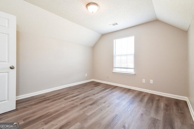 Building Photo - 6640 Delaware Bend