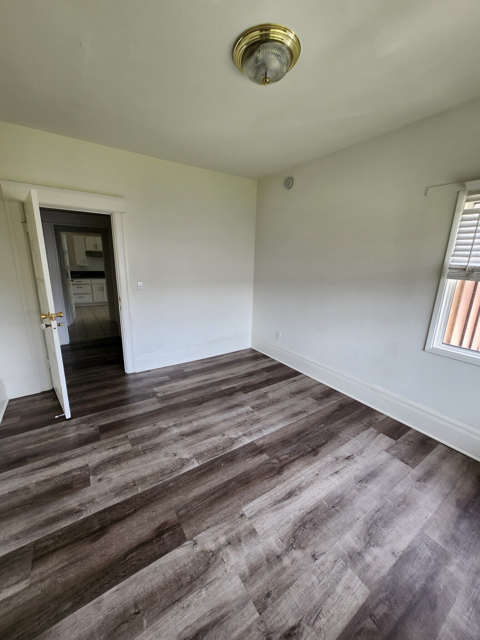 Guest Room - 2171 W 25th St