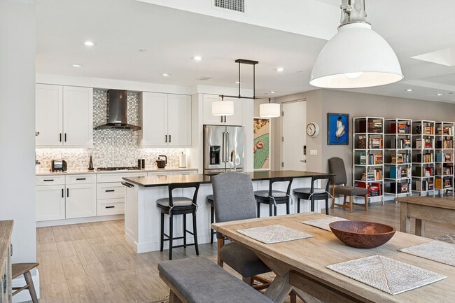 Building Photo - 1135 3rd Ave S