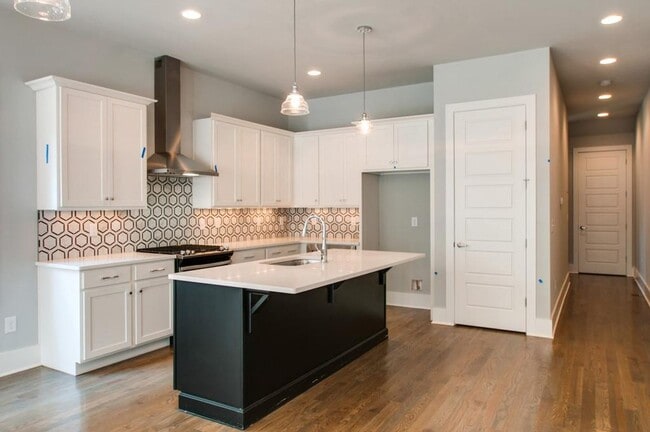 Building Photo - Stunner in the Arts District