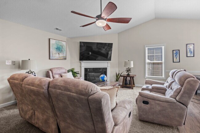 Building Photo - Charming 3-Bedroom Home with Bonus Room in...