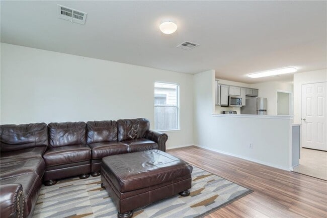 Building Photo - 2735 Fairview Dr