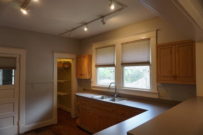 Building Photo - 2086 Lee Pl