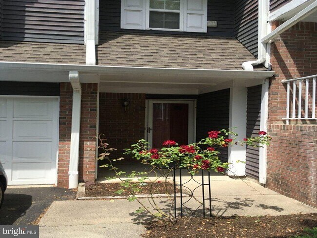 Building Photo - 6 Halstead Pl