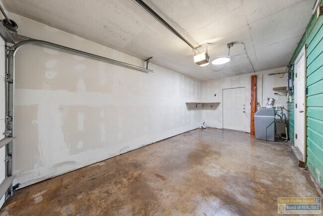 Building Photo - 221 E Adams St