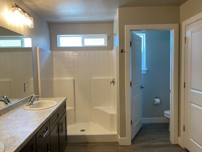 Building Photo - 3B/2.5B Townhome