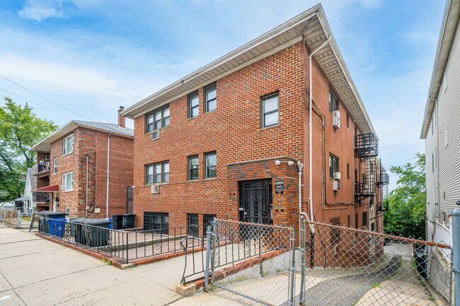 Building Photo - 119 Terrace Ave