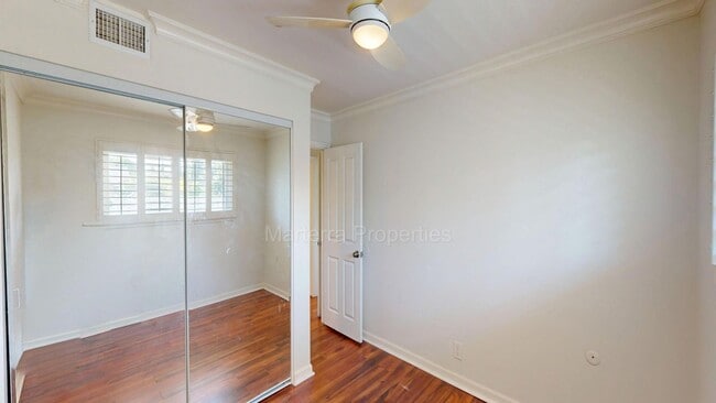 Building Photo - Large Spacious Home with a Pool!