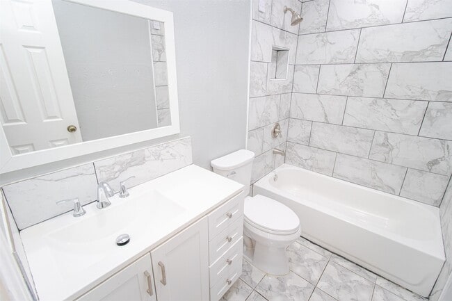 Building Photo - 14010 Meyersville Dr