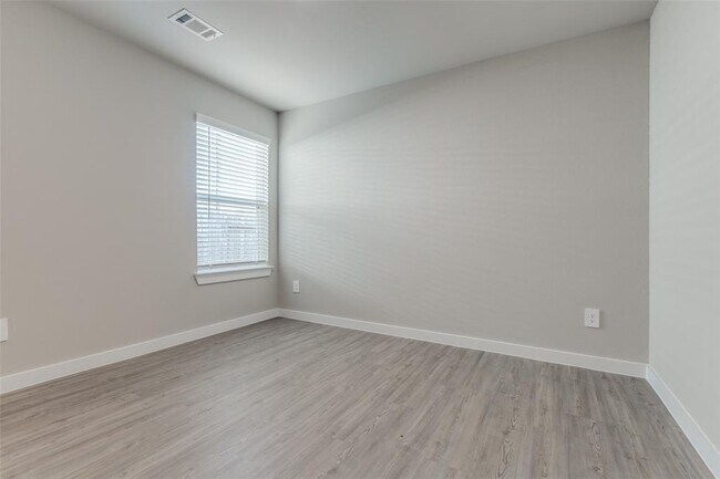 Building Photo - 925 Oak Mist Ln