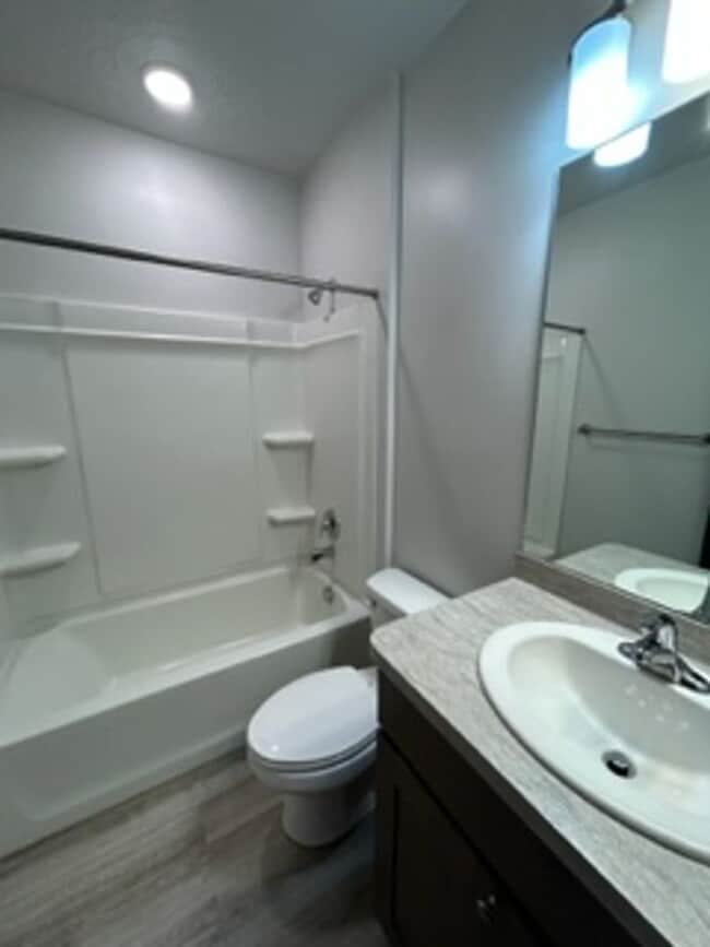 Building Photo - Condo right off Heber City Main street