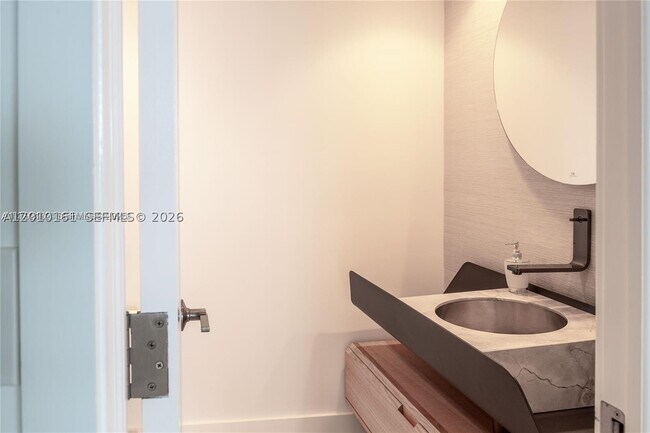 Building Photo - 250 S Ocean Dr