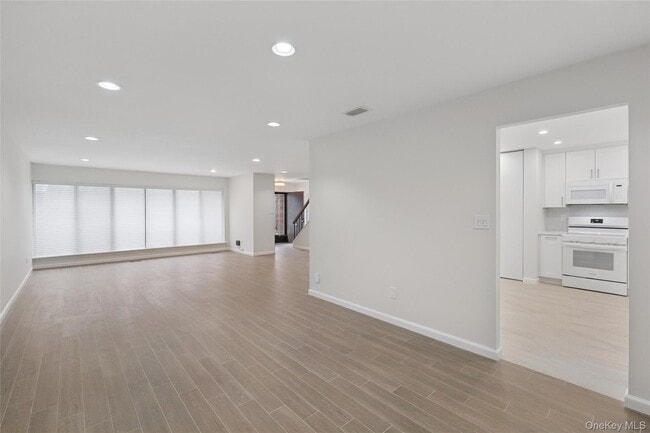 Building Photo - 70 Pheasant Run