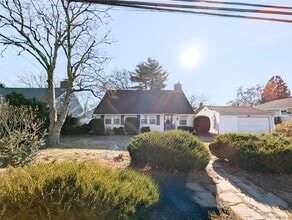 Building Photo - 806 Oliver Ave