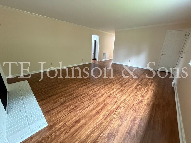 Building Photo - 3 Bedroom Close to Mt. Tabor