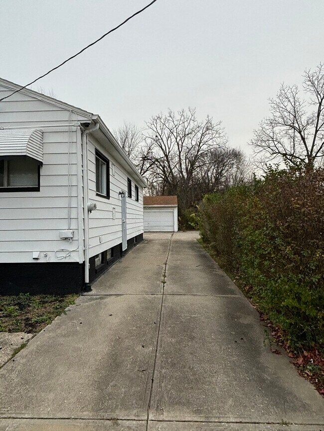 Building Photo - Charming 3-bedroom home is waiting for you!