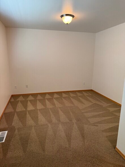 Building Photo - 1015 N Baker Ave