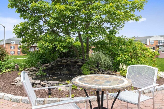 Building Photo - 565 Albany Ave