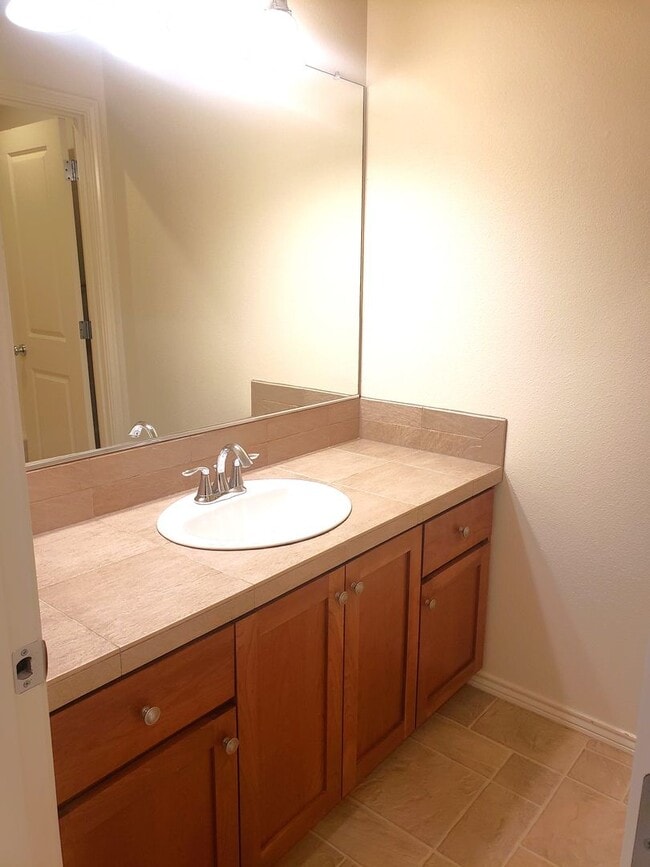 Building Photo - Wonderful Townhouse in Bethany/ NW Portland