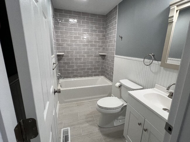 Building Photo - 517 Pullbrooke Dr
