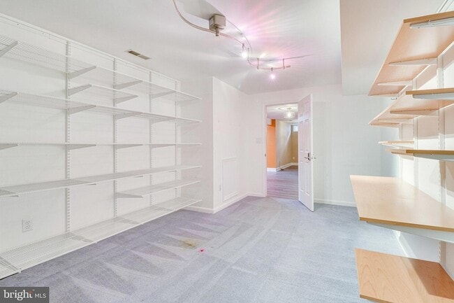 Building Photo - 6122 Bayliss Pl