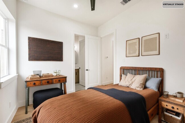 Building Photo - 3810 Ennis St