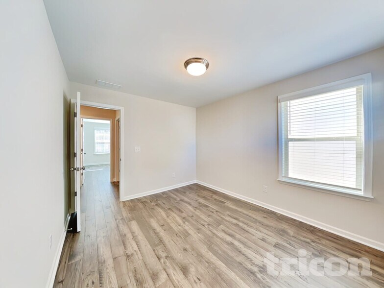 Building Photo - 317 Knowles Pl