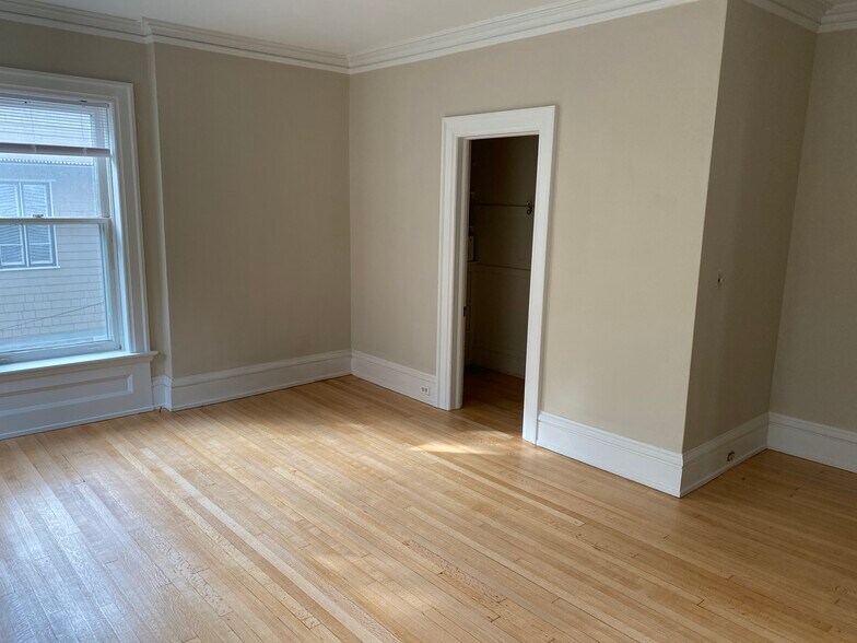 Ample in-unit storage - 263 Morris Ave SE