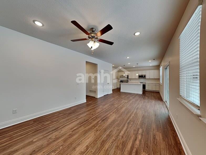 Building Photo - 886 Castor Dr