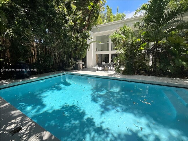 Building Photo - 2485 Inagua Ave
