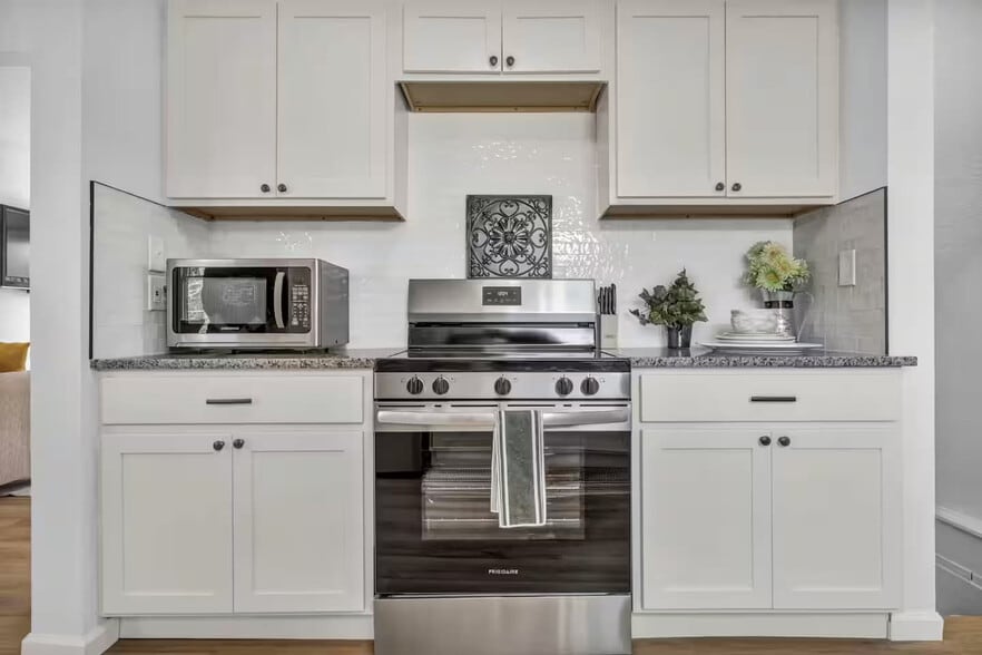 Building Photo - 113 Madison Ave