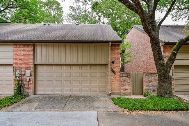Primary Photo - 294 Sugar Berry Cir
