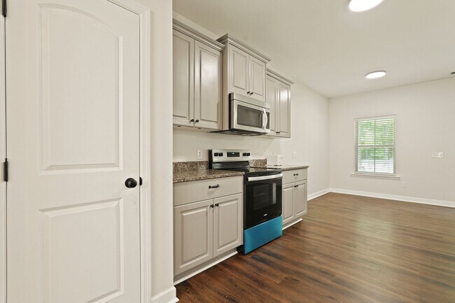 Building Photo - Spacious 4 Bedroom Home With Plenty of Space to Enjoy and Resort-style Amenities in Belmont Glen