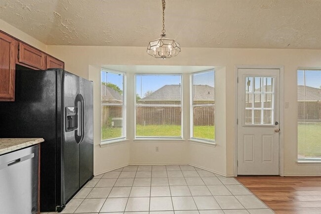 Building Photo - 8731 Croteau Dr
