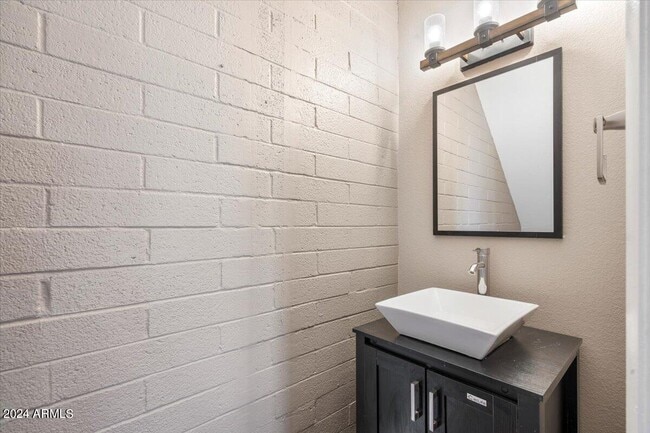 Building Photo - 7810 E Keim Dr